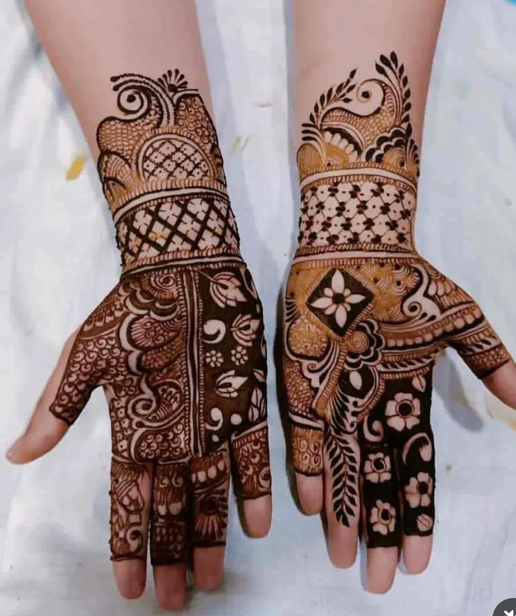 Archna mehandi artist